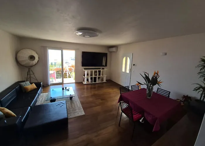 Bella Vista Apartment *